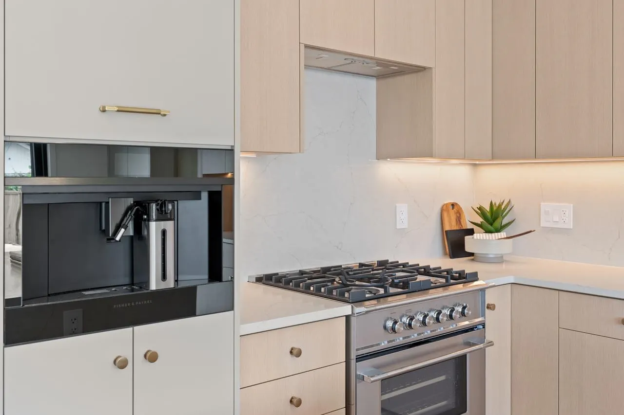 2 2247 Parker Street