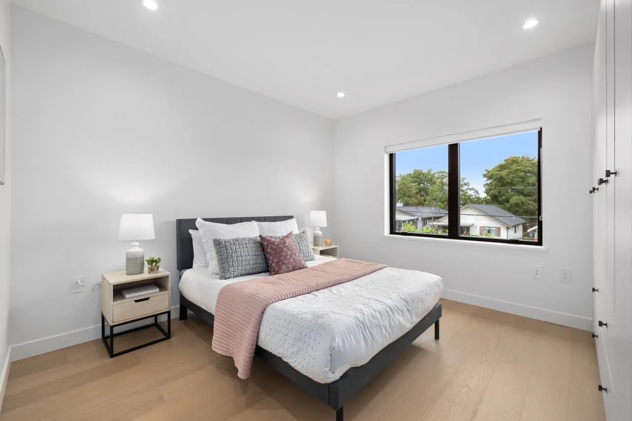 2 2247 Parker Street