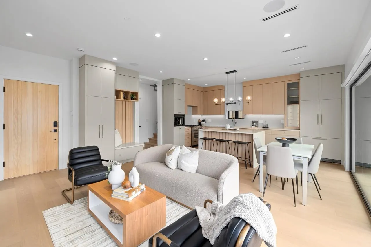 2 2247 Parker Street