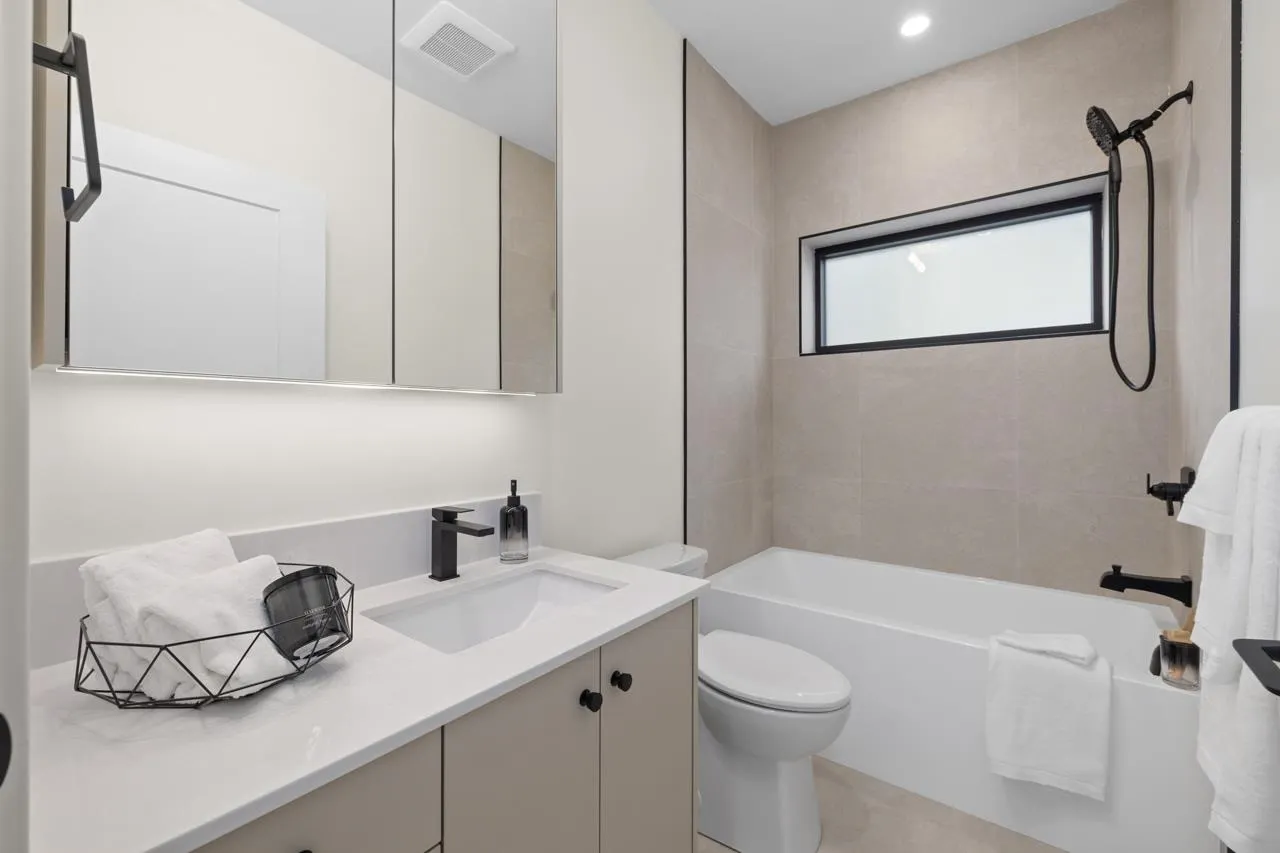 2 2247 Parker Street