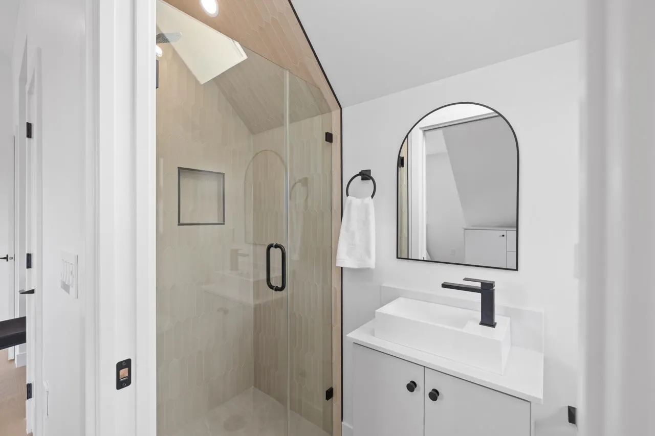 2 2247 Parker Street