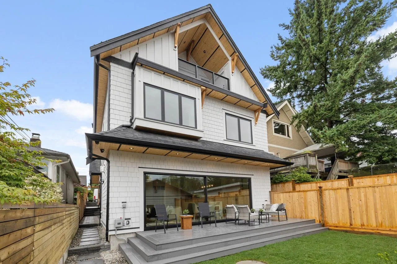 2 2247 Parker Street