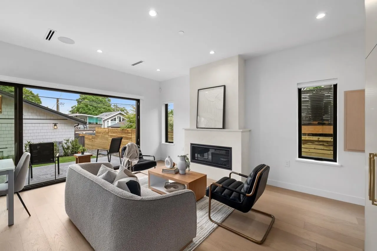 2 2247 Parker Street