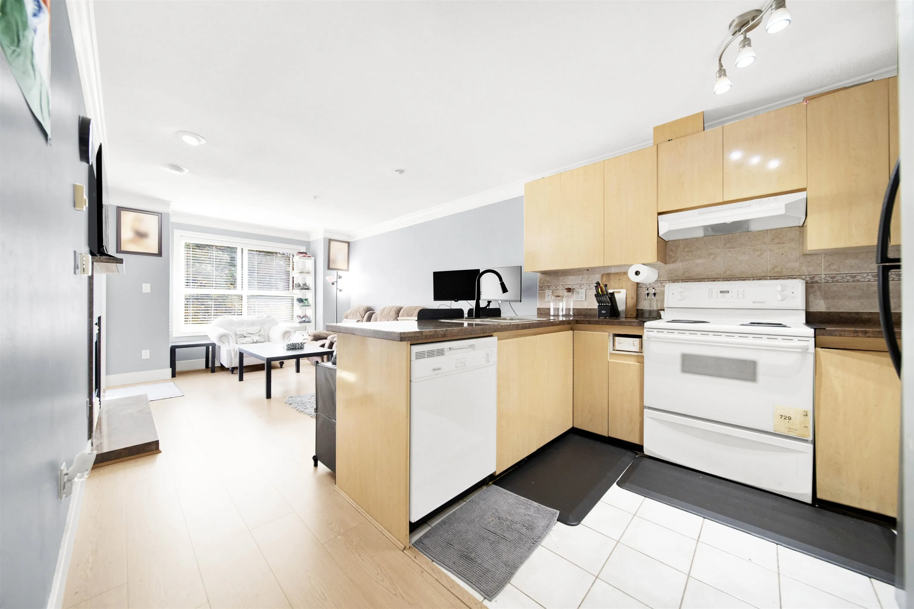 210 8115 121a Street