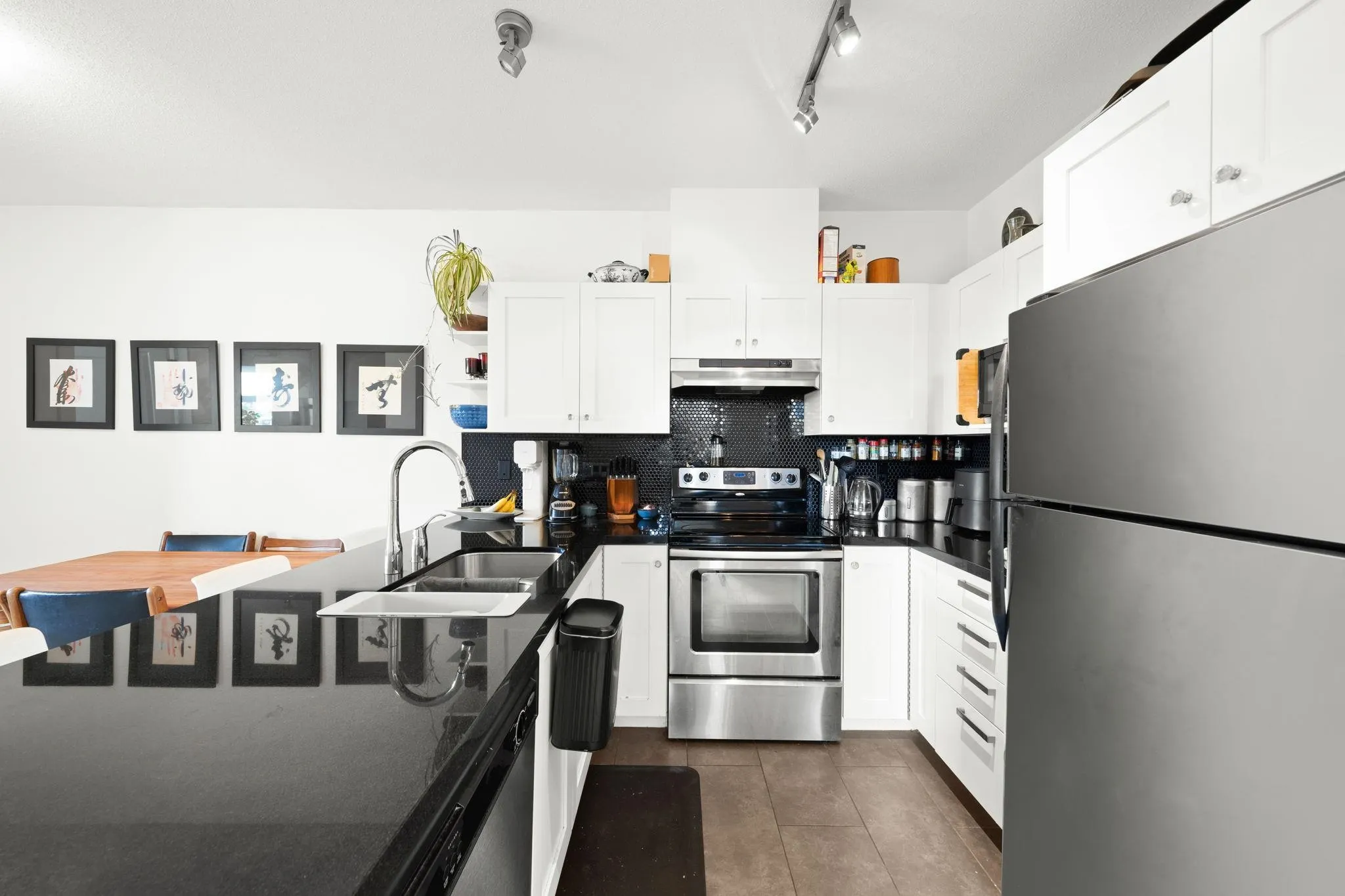 424 4550 Fraser Street