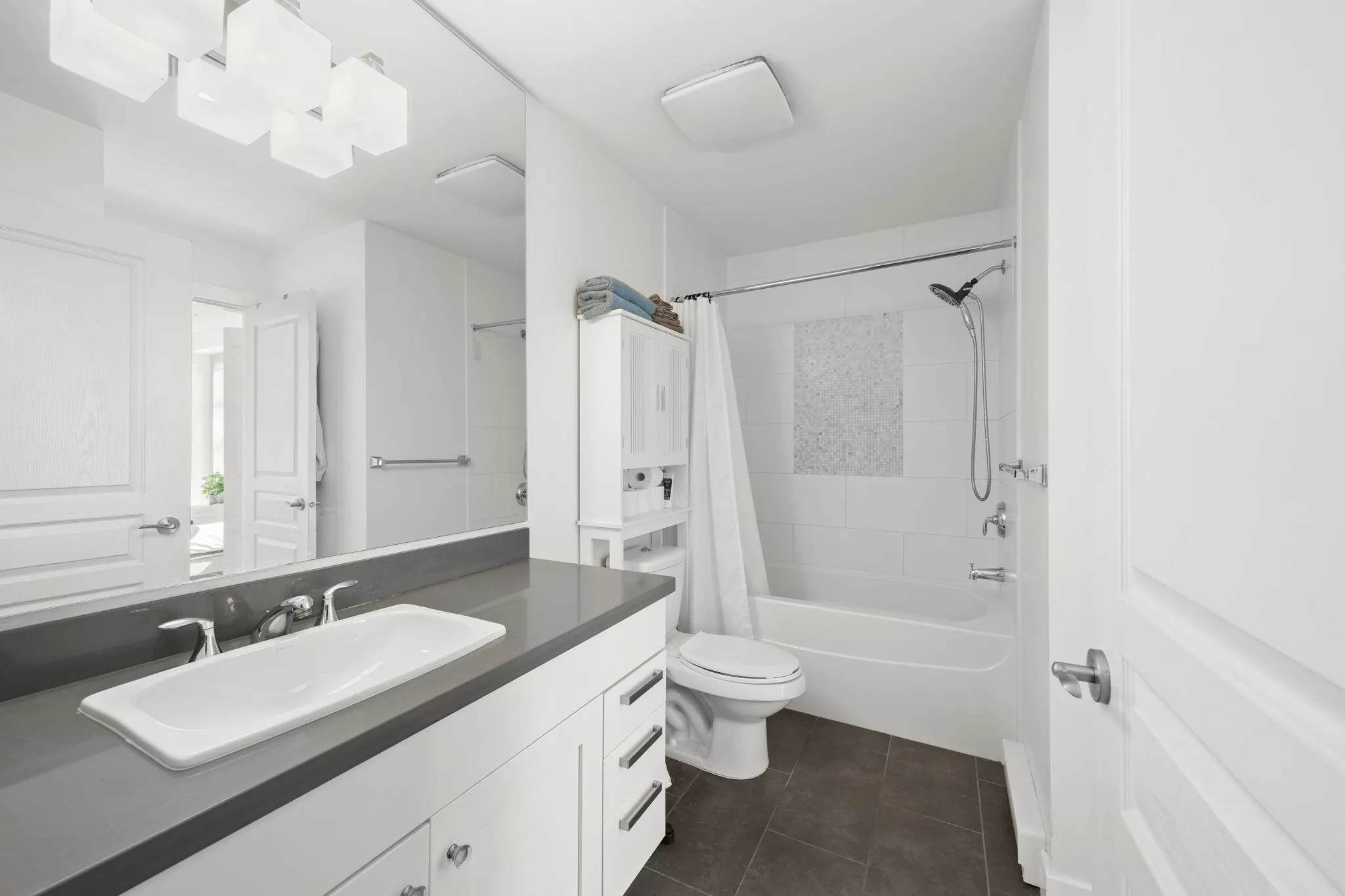 424 4550 Fraser Street