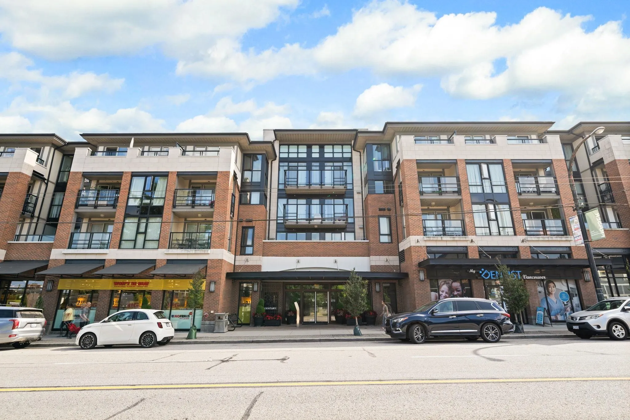 424 4550 Fraser Street