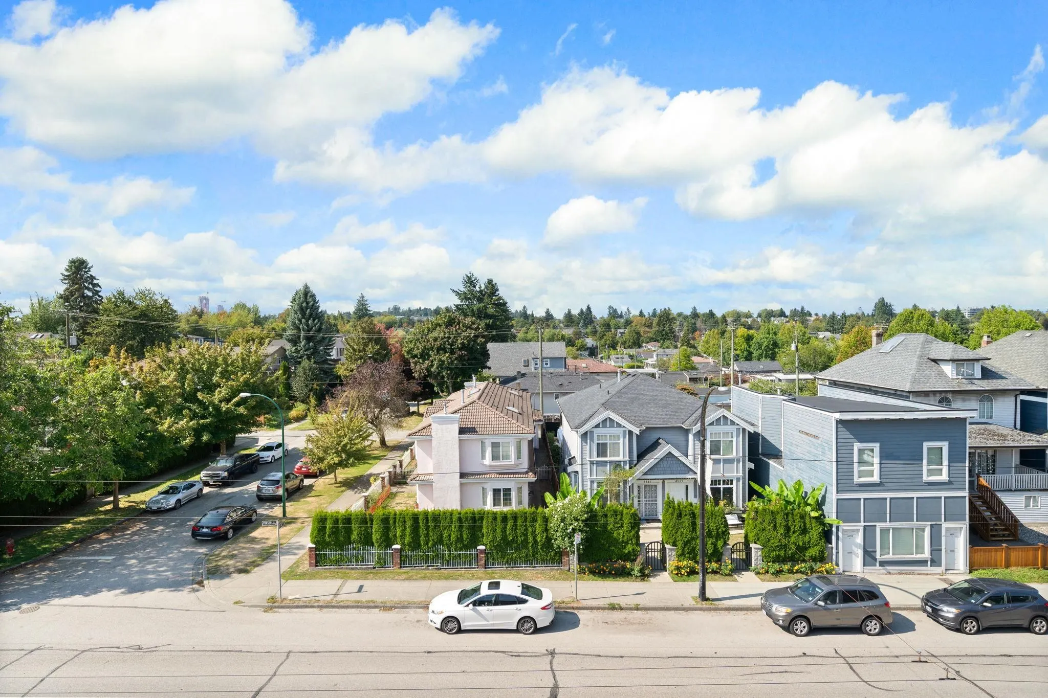 424 4550 Fraser Street