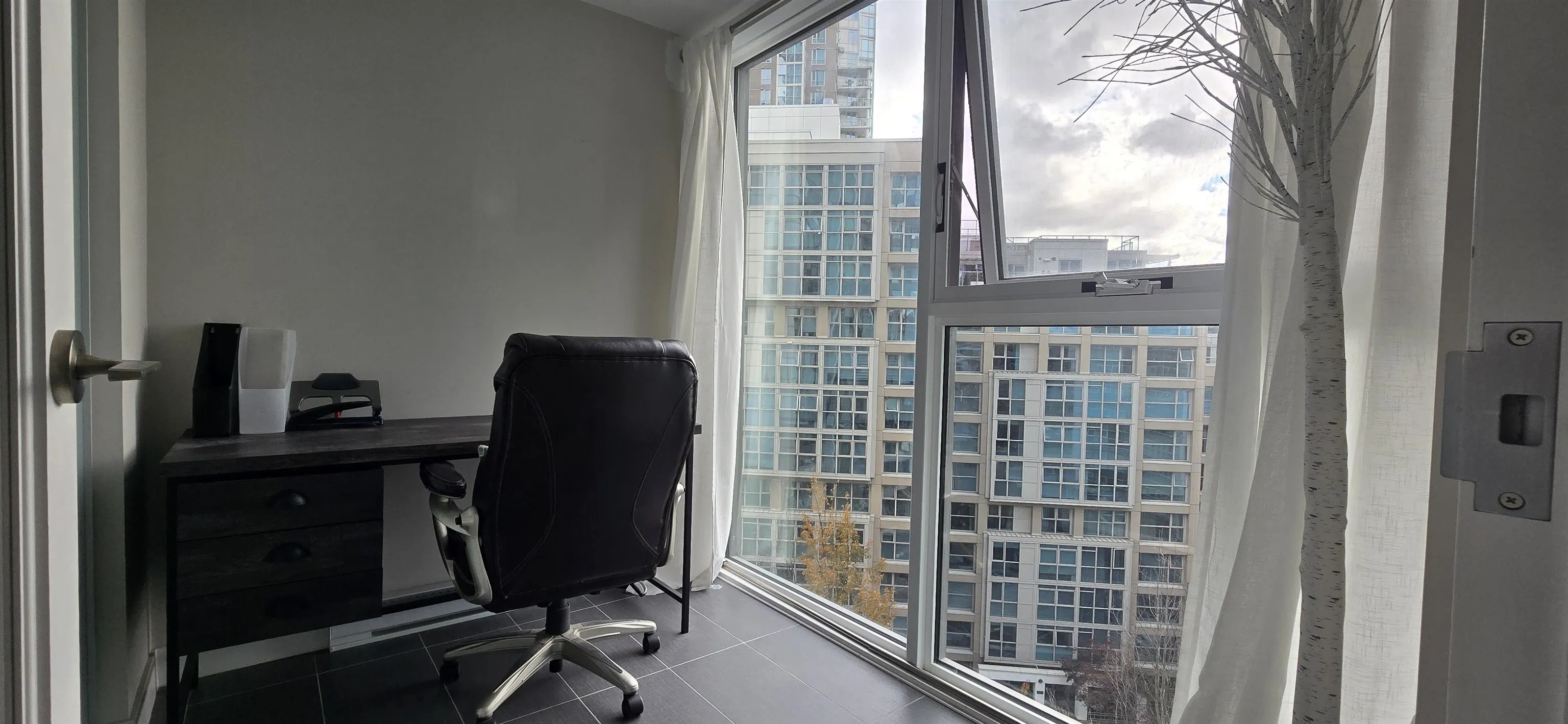 805 1323 Homer Street