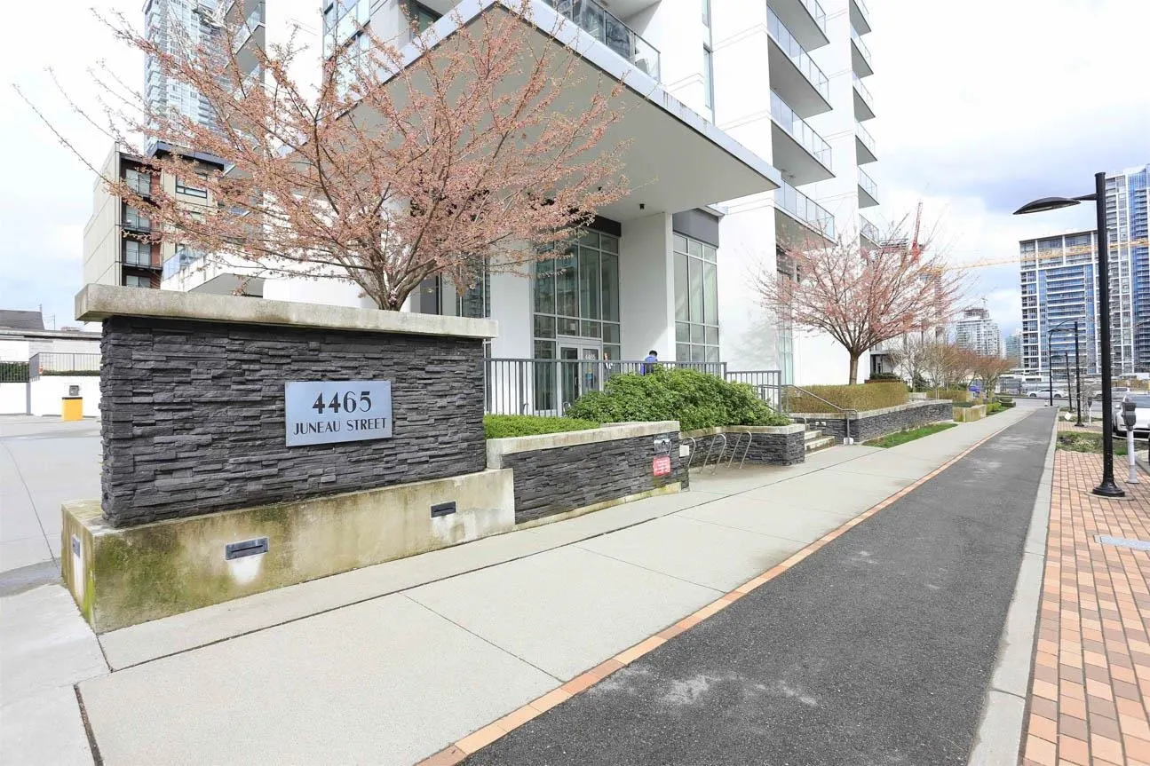 2104 4465 Juneau Street