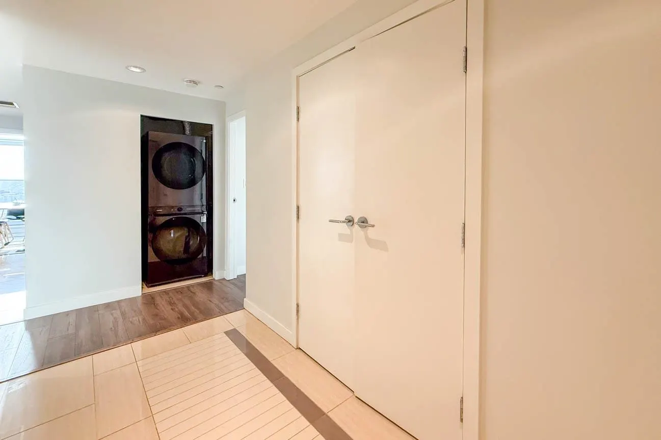 2703 638 Beach Crescent