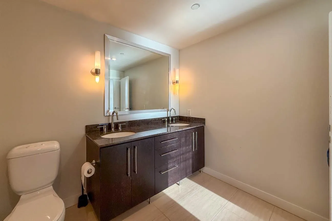 2703 638 Beach Crescent