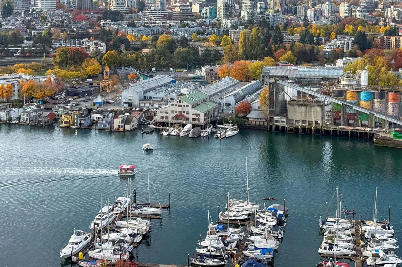 2703 638 Beach Crescent