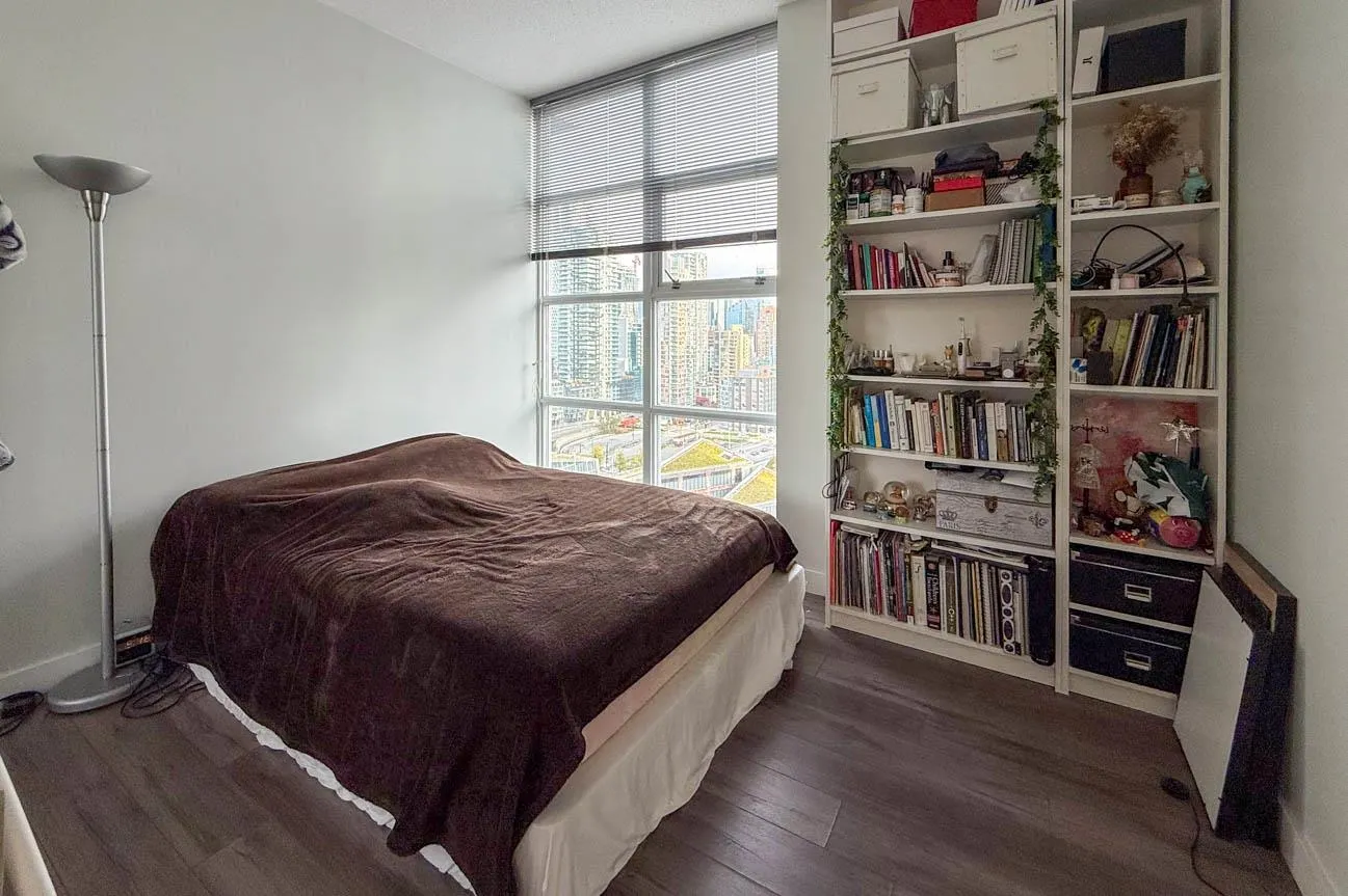 2703 638 Beach Crescent