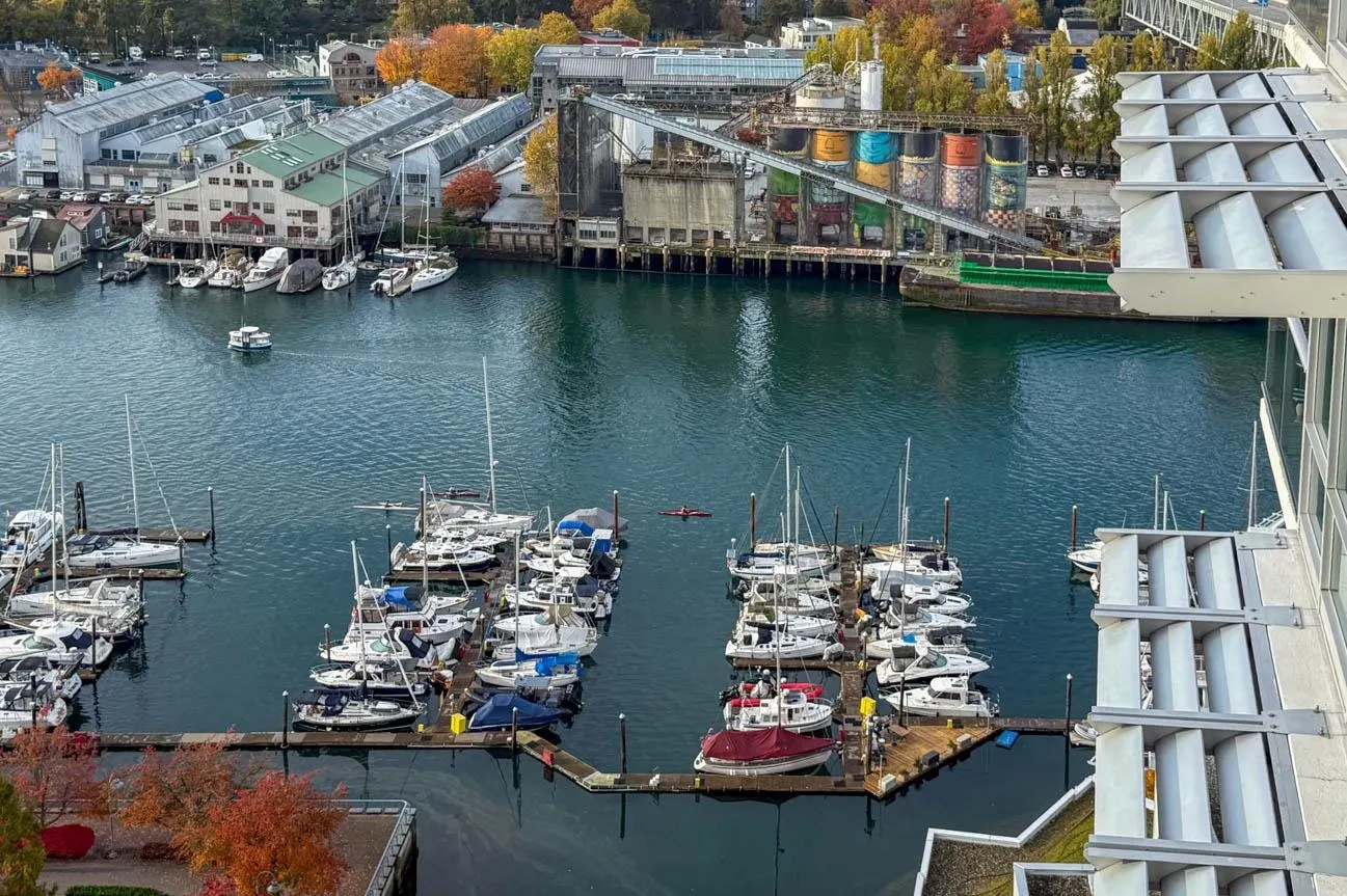 2703 638 Beach Crescent