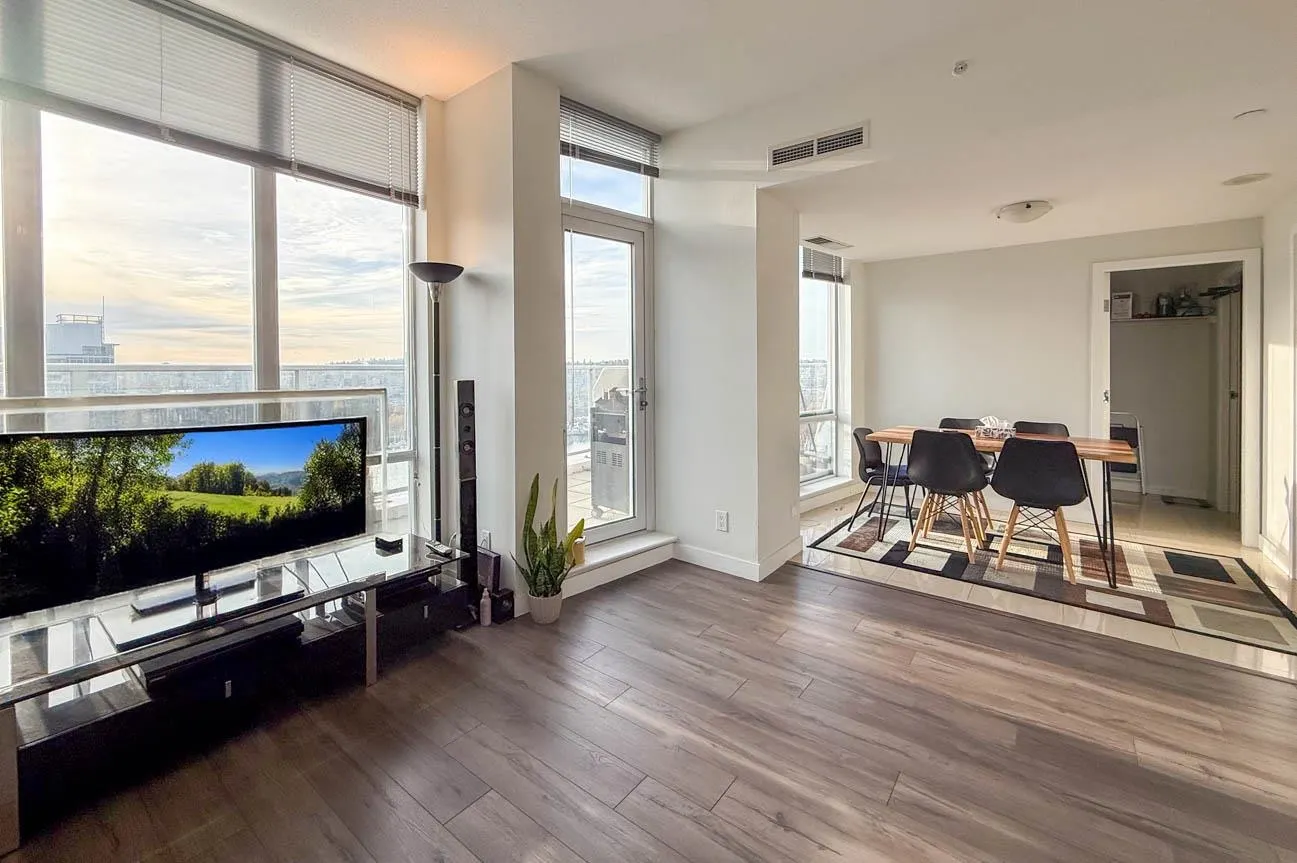 2703 638 Beach Crescent