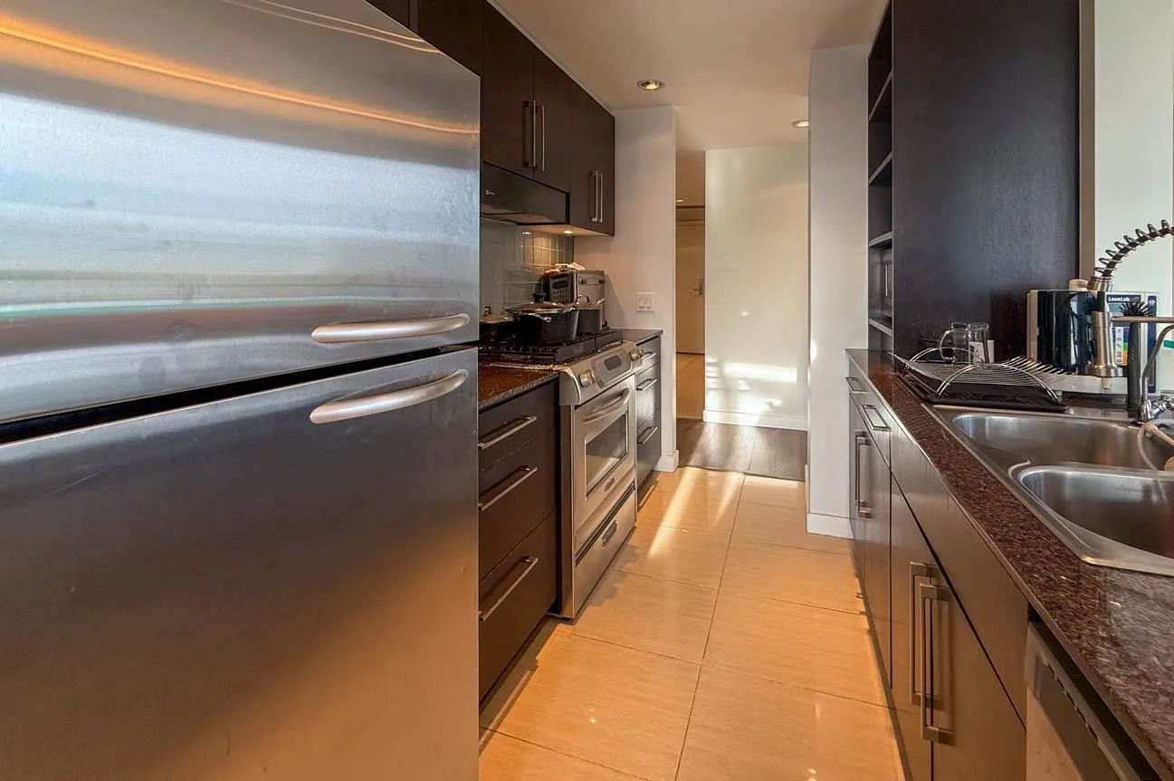 2703 638 Beach Crescent