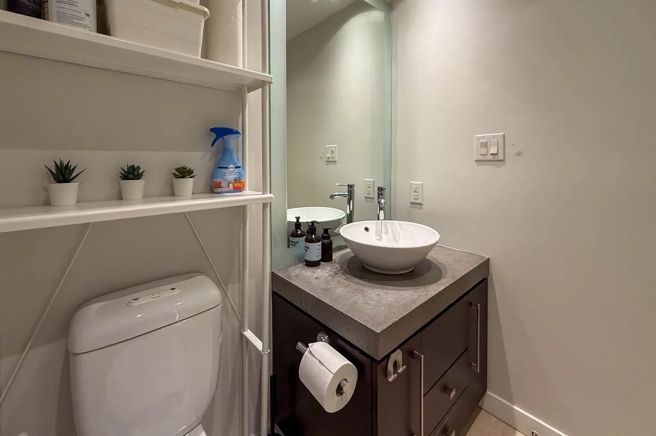 2703 638 Beach Crescent