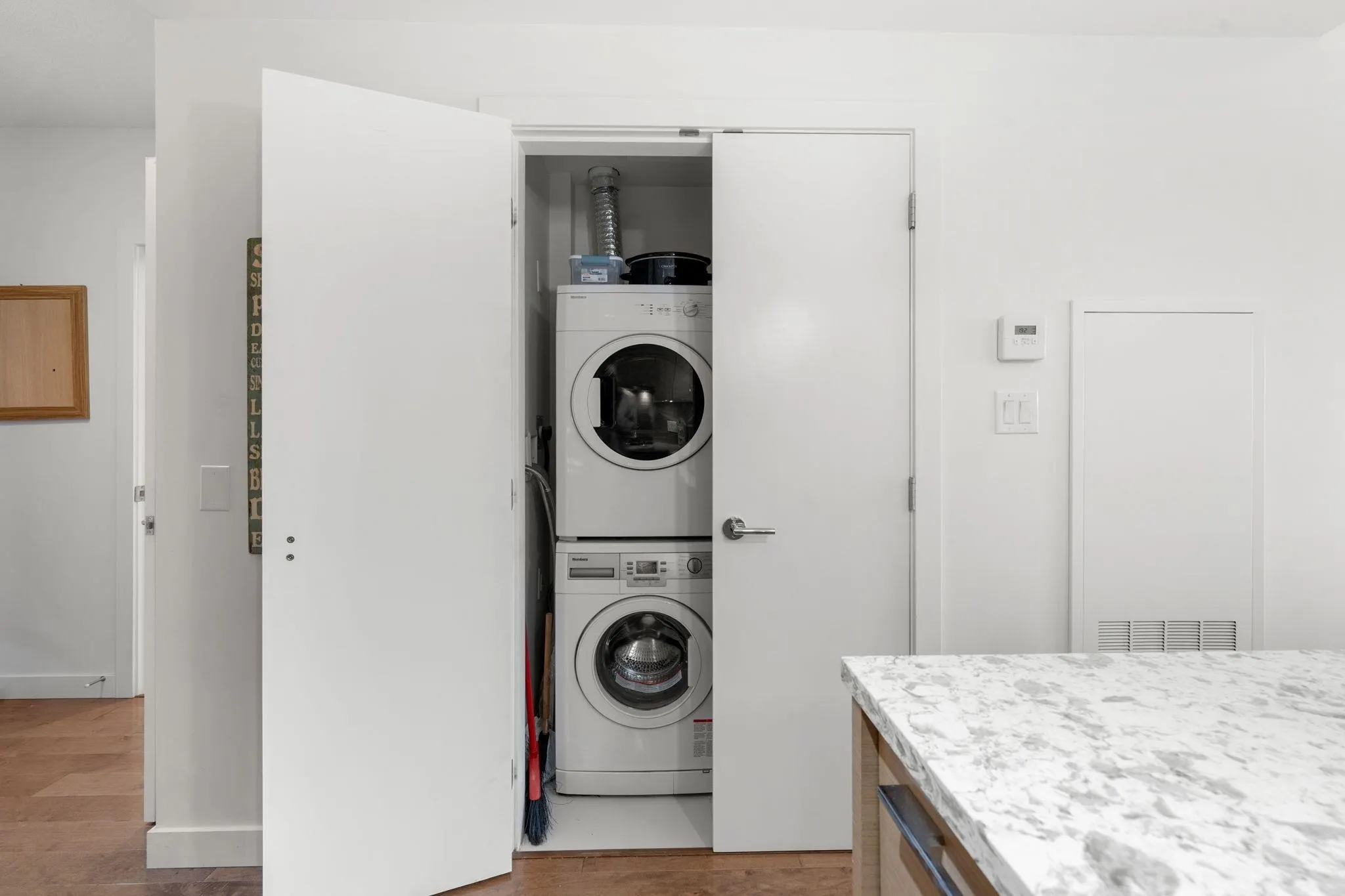 205 4083 Cambie Street