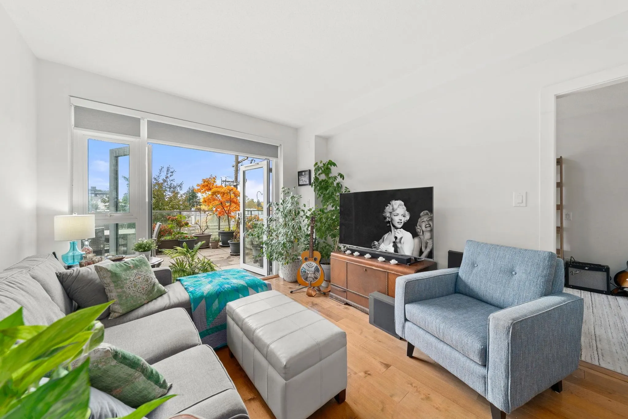 205 4083 Cambie Street