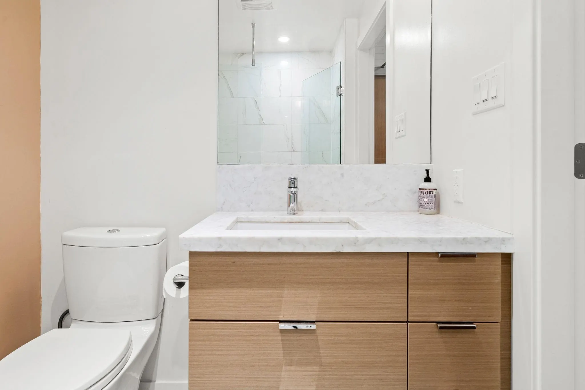 205 4083 Cambie Street