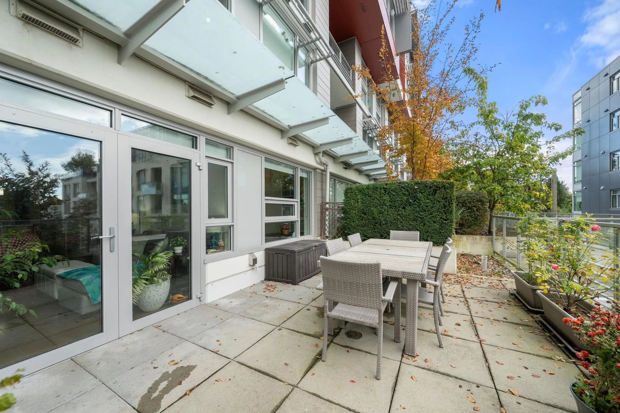 205 4083 Cambie Street