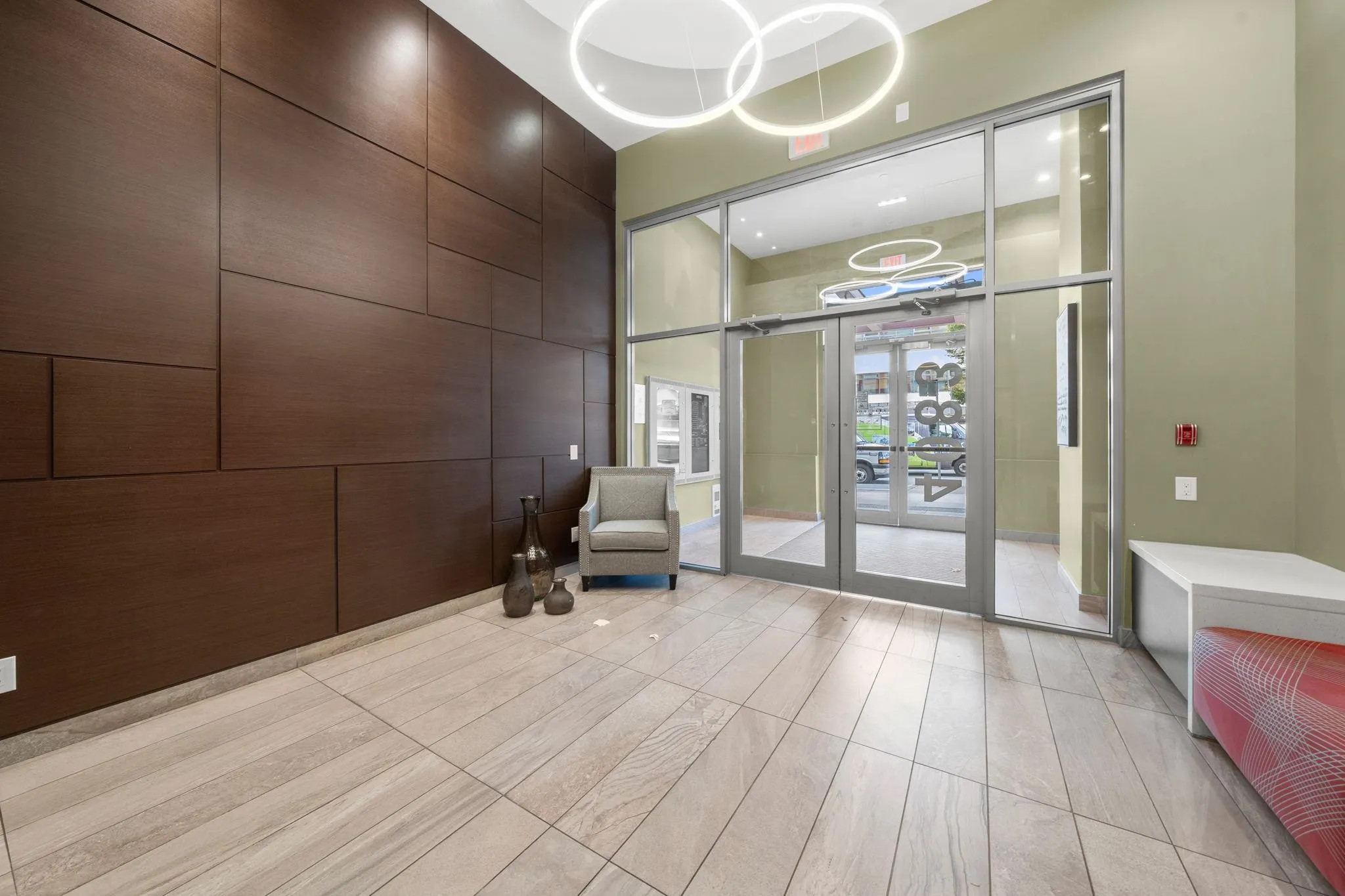 205 4083 Cambie Street