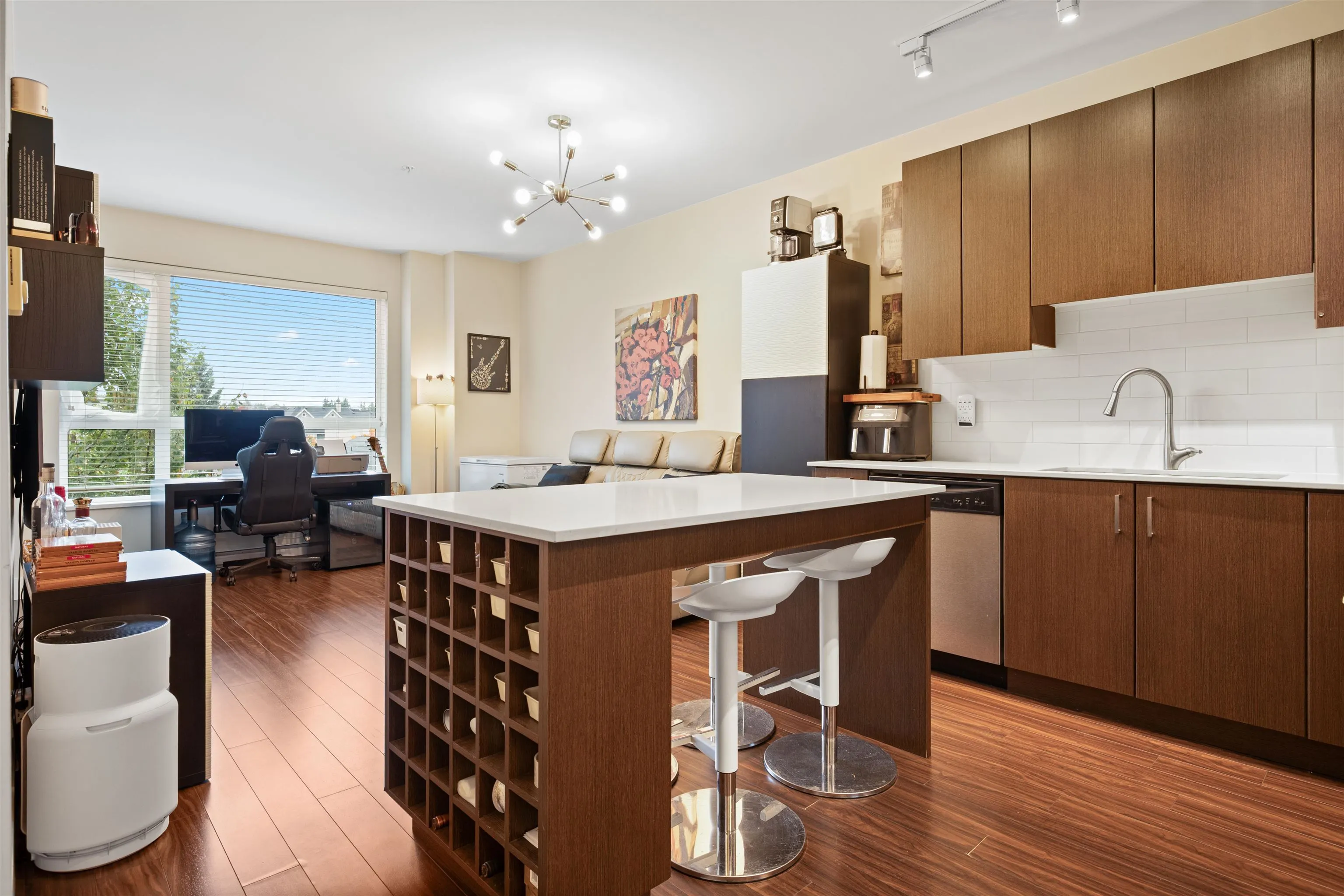 307 2351 Kelly Avenue