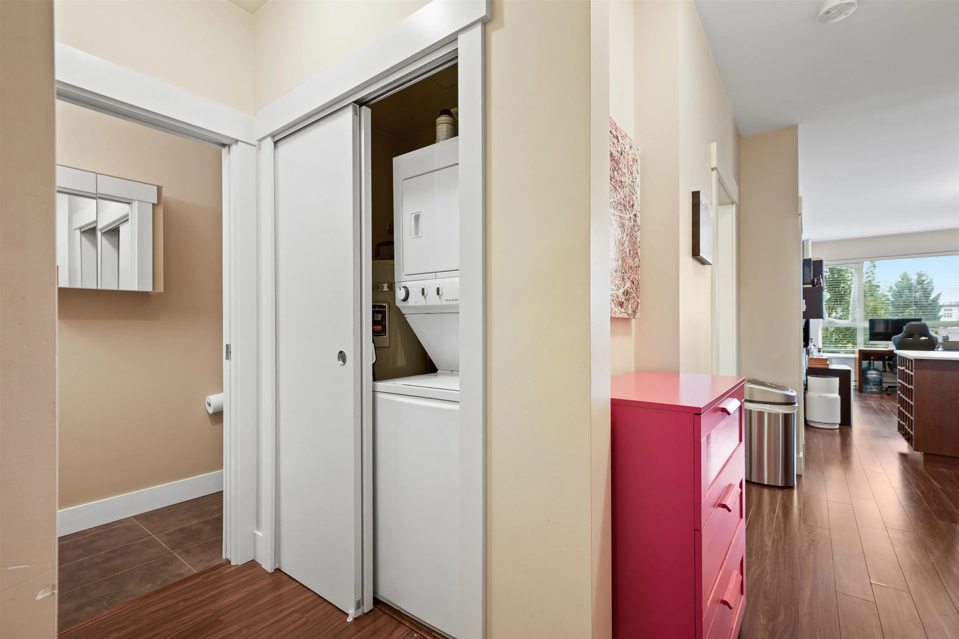 307 2351 Kelly Avenue