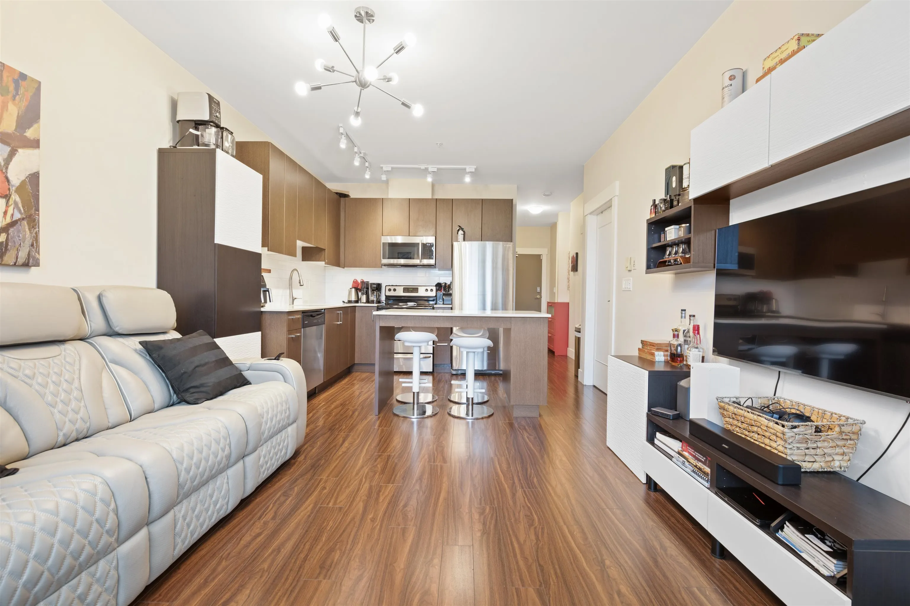 307 2351 Kelly Avenue