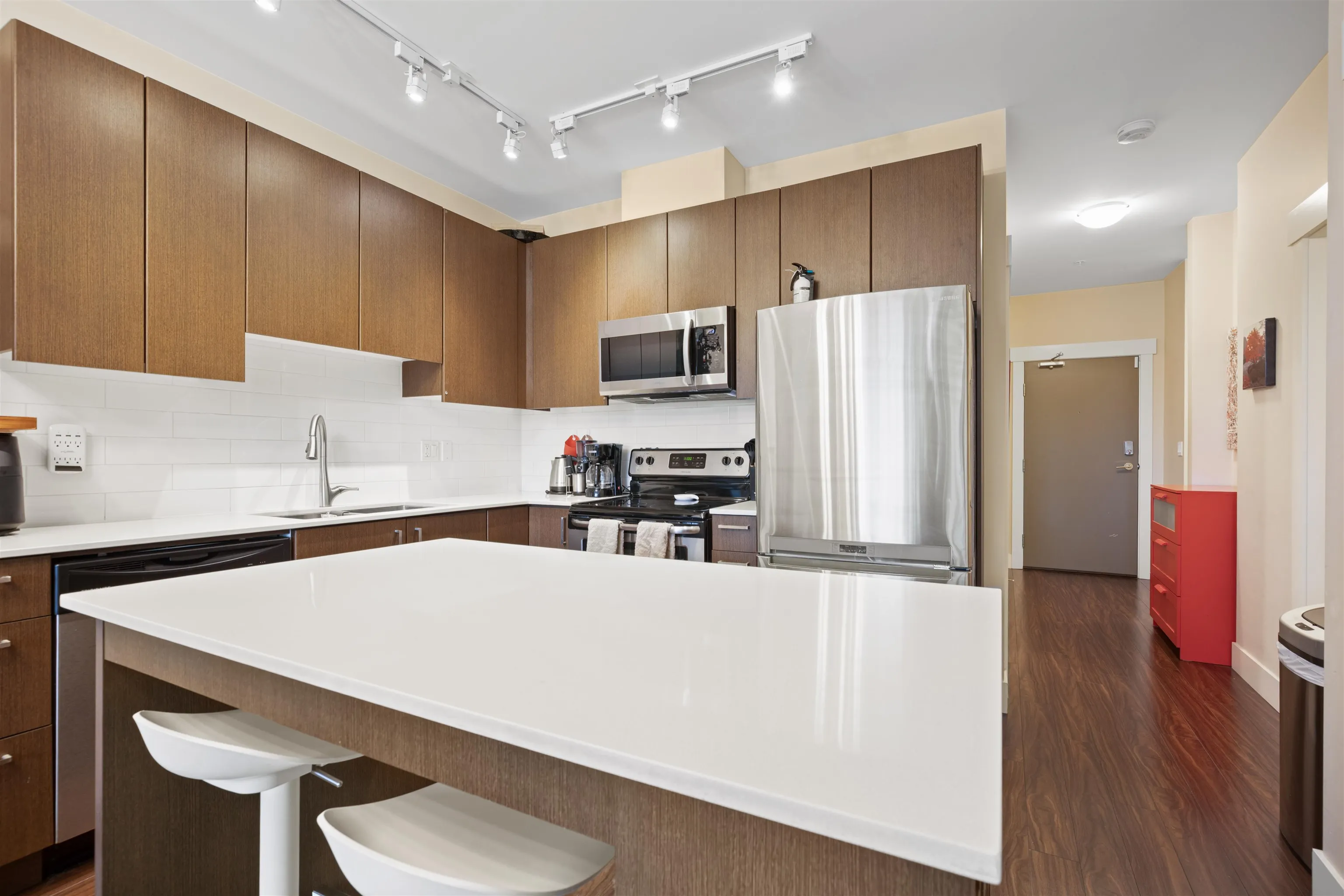 307 2351 Kelly Avenue