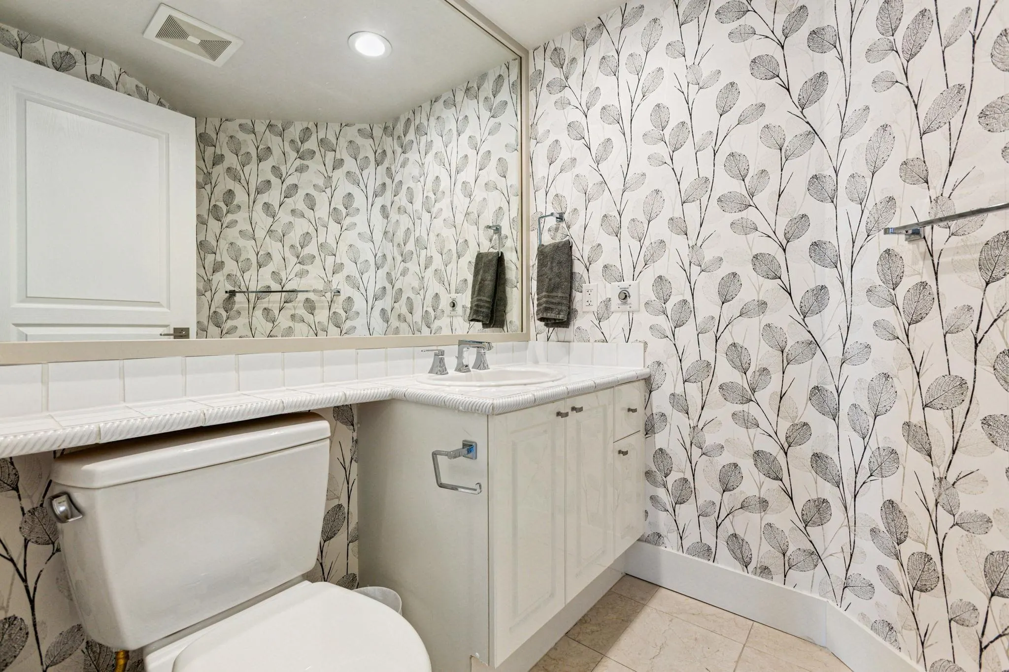 1901 5775 Hampton Place