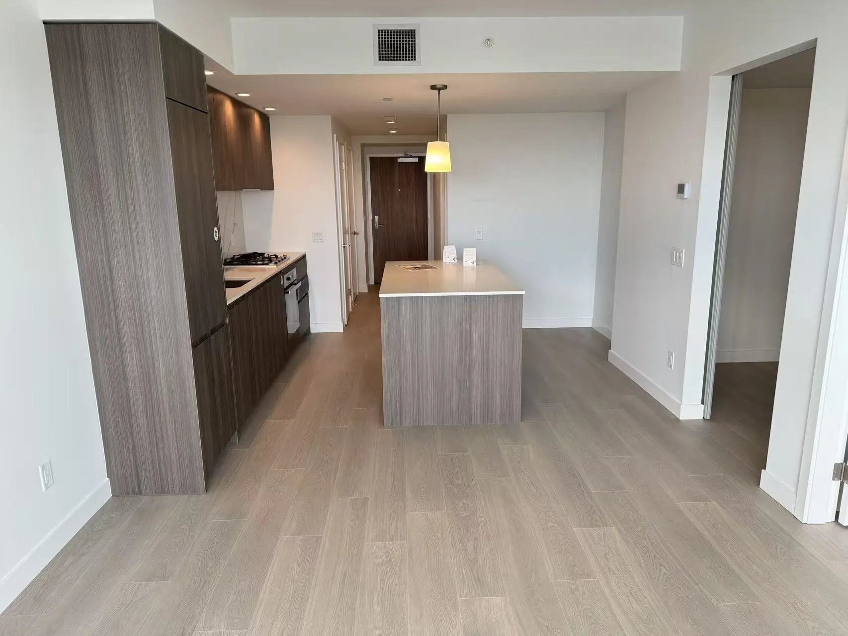 805 6537 Telford Avenue