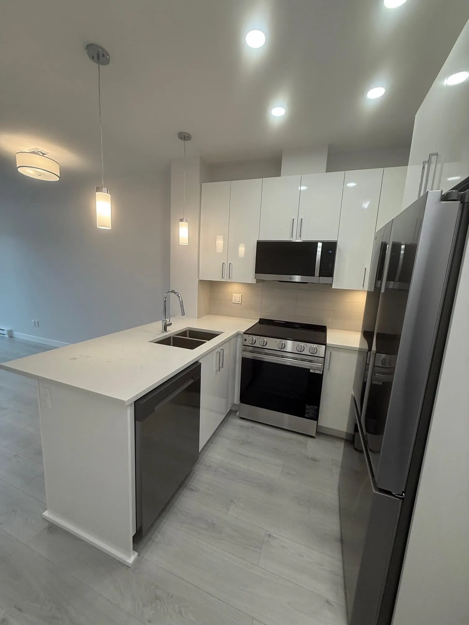 103 33886 Pine Street