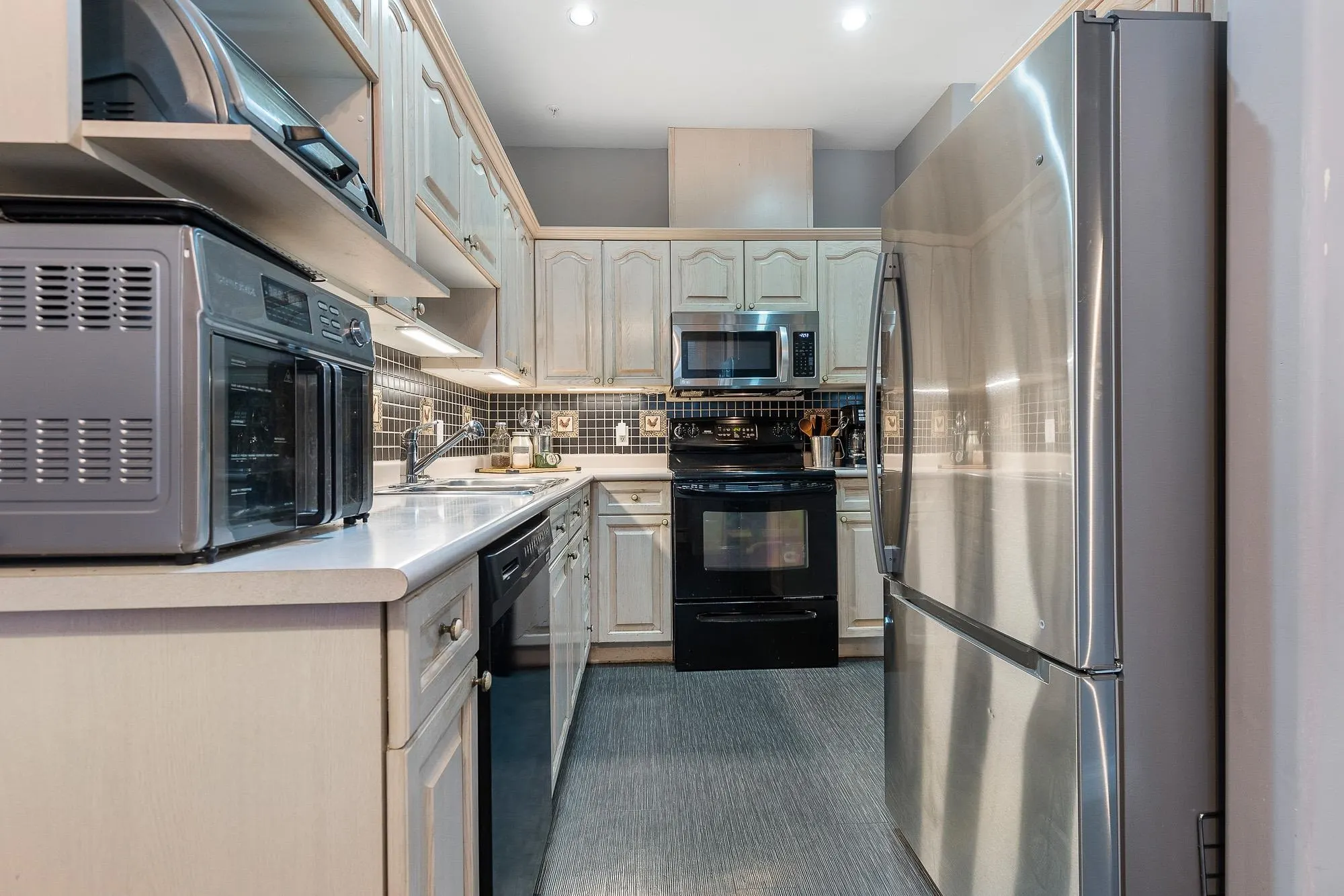 104 45770 Spadina Avenue