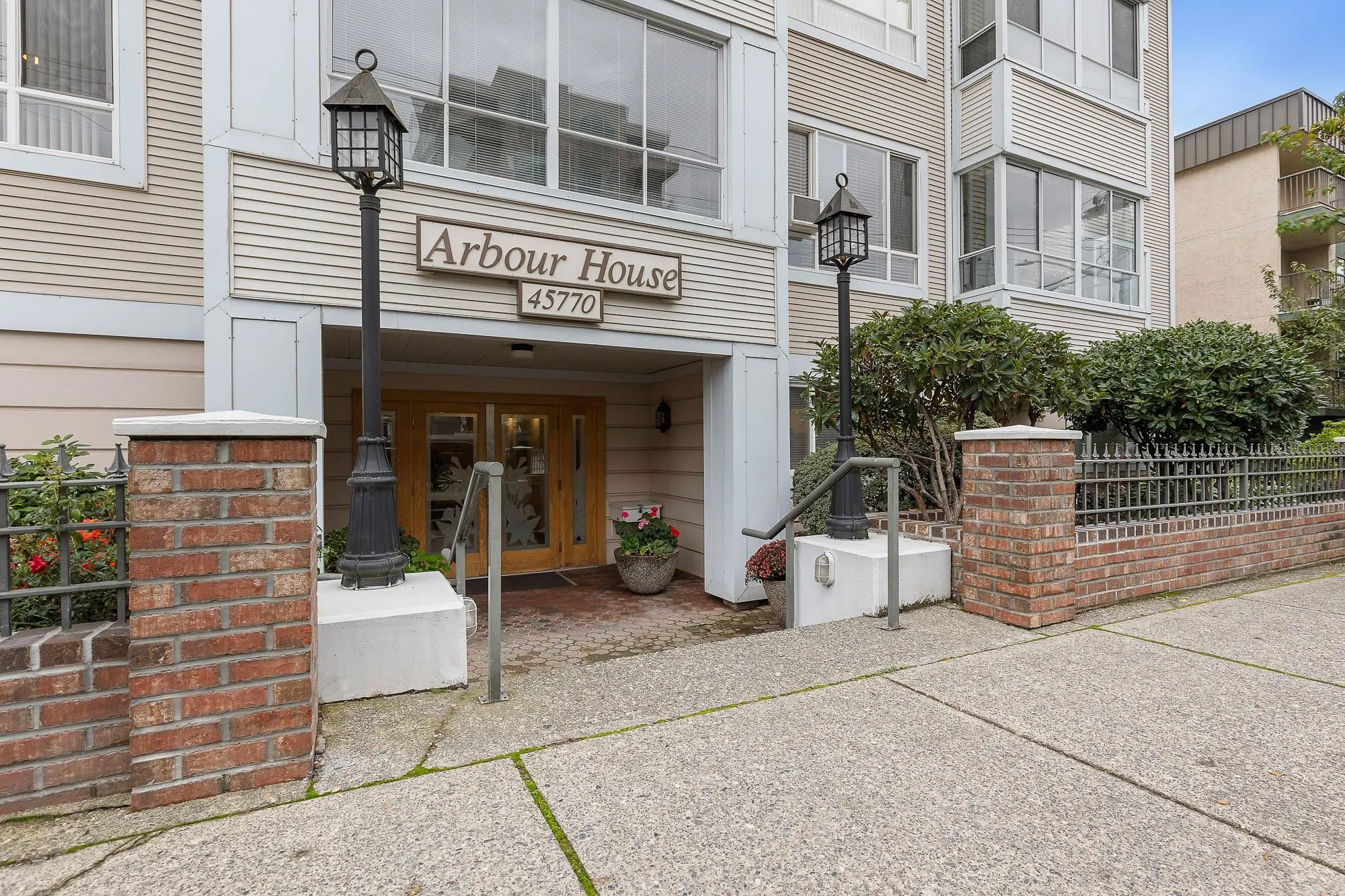 104 45770 Spadina Avenue