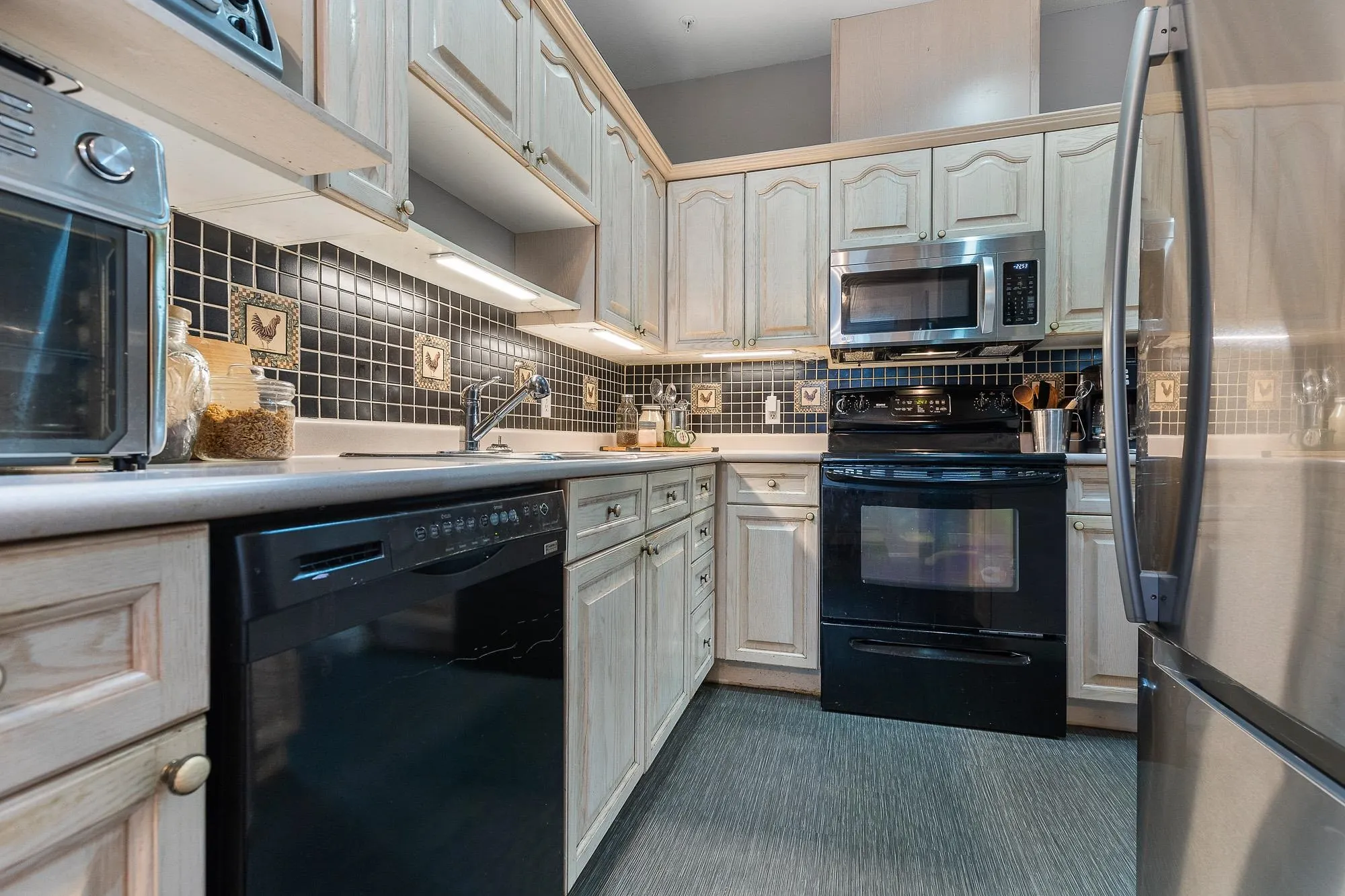 104 45770 Spadina Avenue