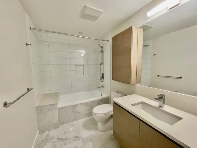 2404 4168 Lougheed Highway