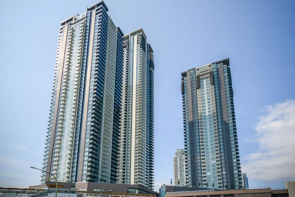 2404 4168 Lougheed Highway