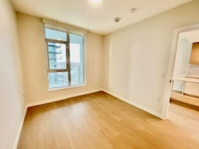 2404 4168 Lougheed Highway