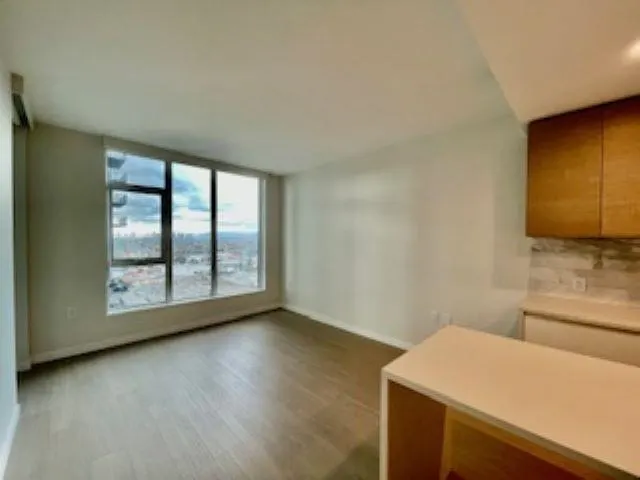 2404 4168 Lougheed Highway