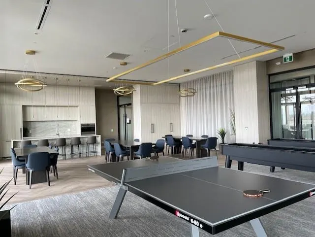 2404 4168 Lougheed Highway