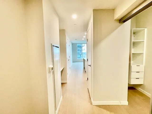 2404 4168 Lougheed Highway