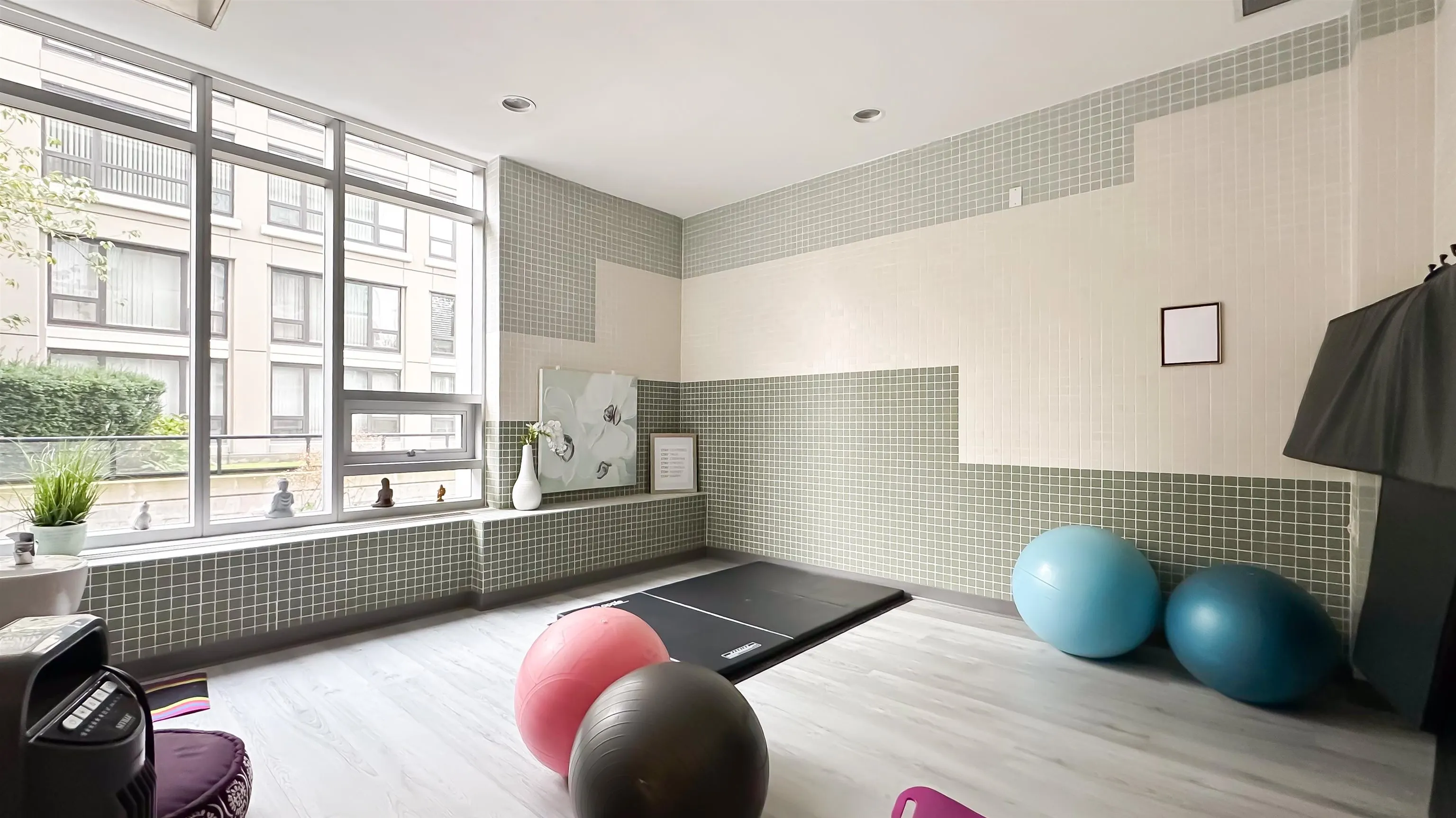 2008 7178 Collier Street