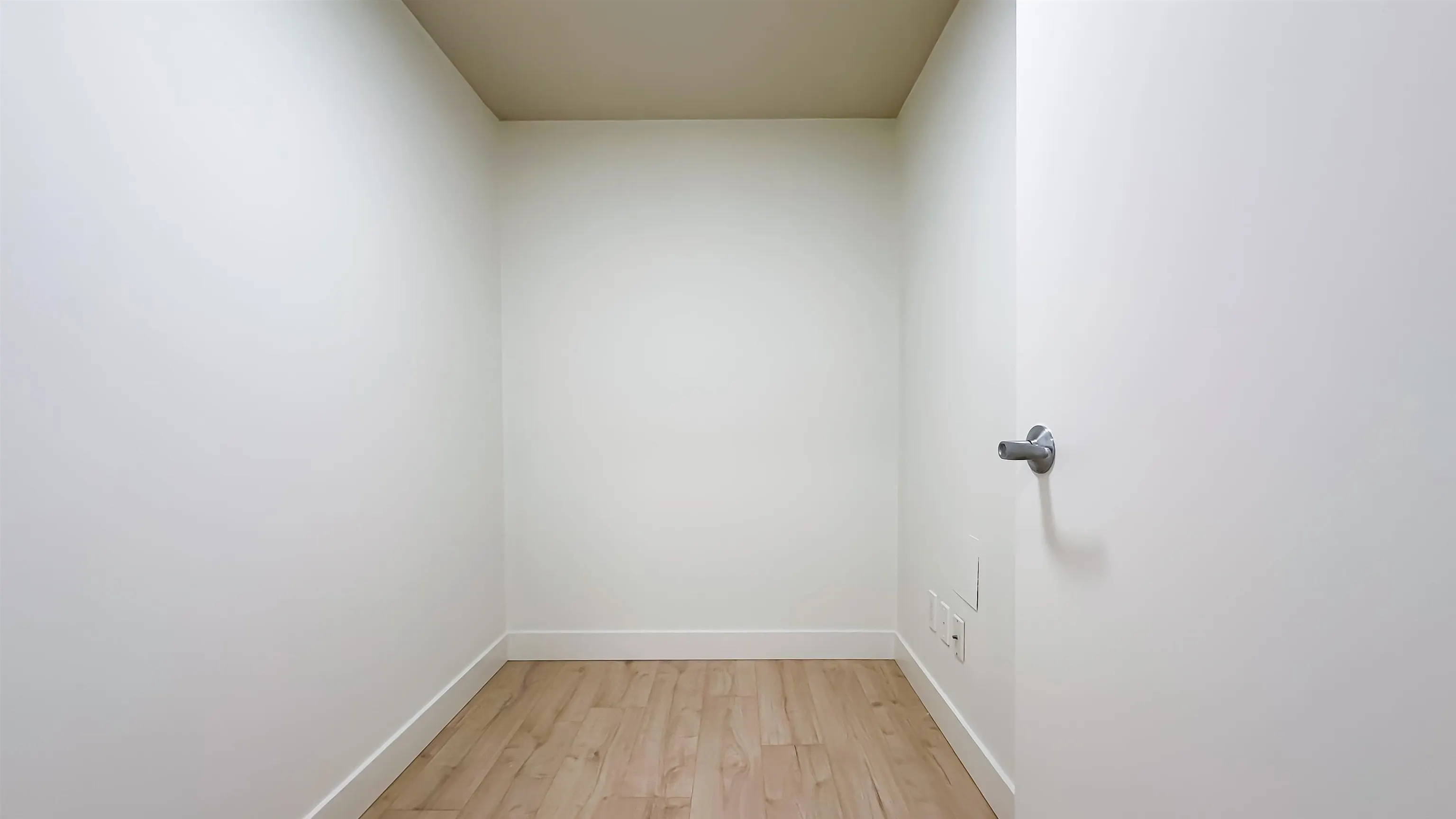 2008 7178 Collier Street