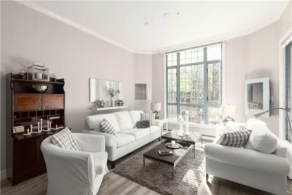 104 293 Smithe Street