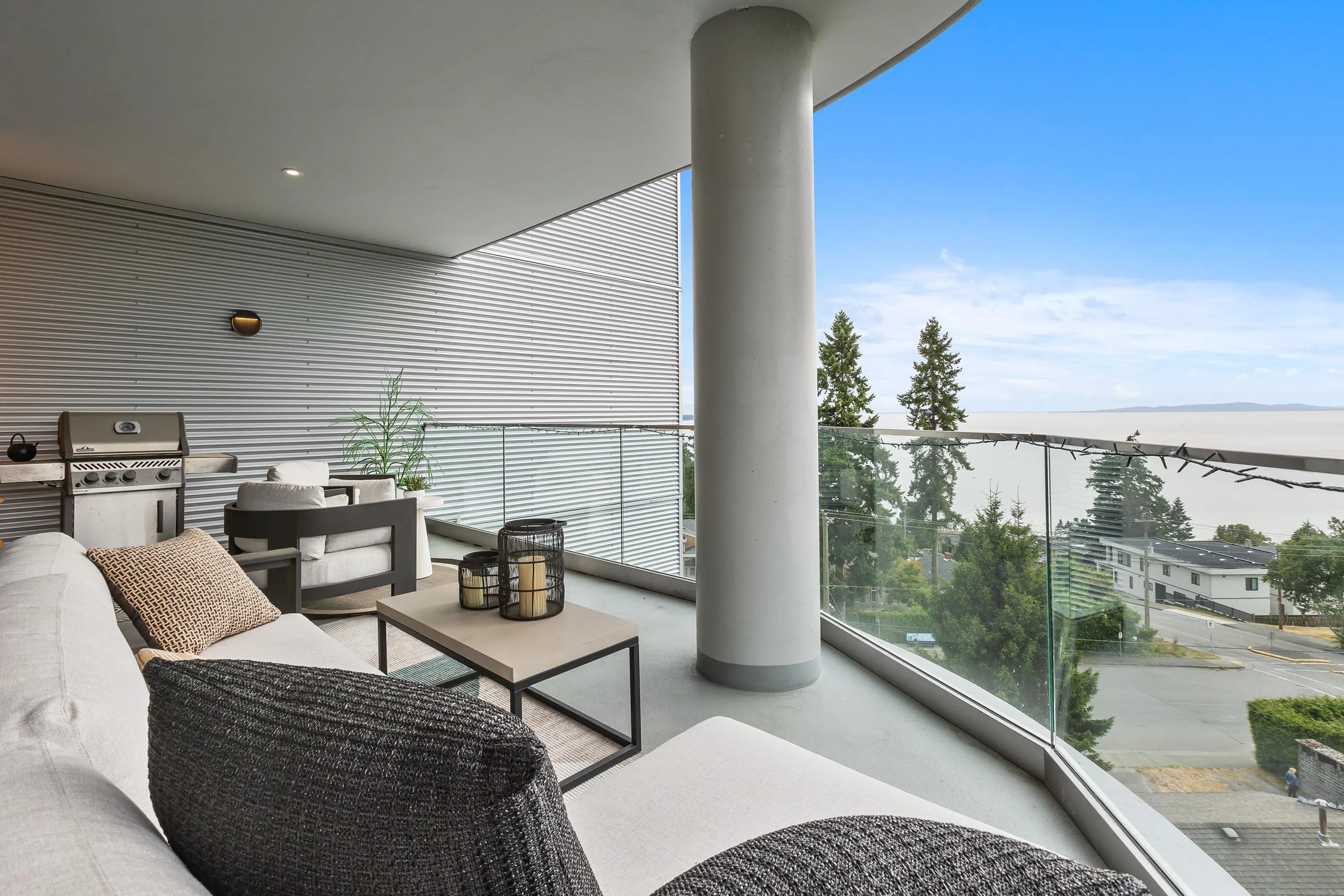 602 14825 Thrift Avenue