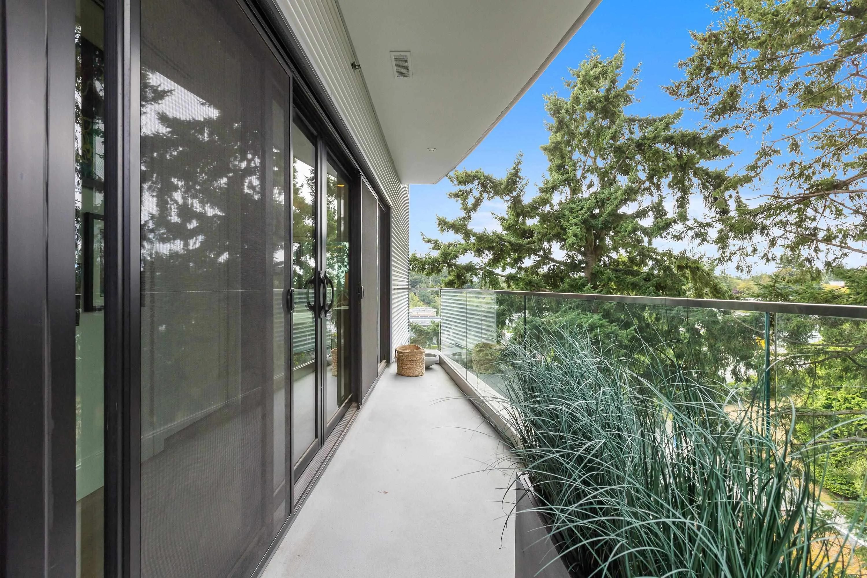 602 14825 Thrift Avenue