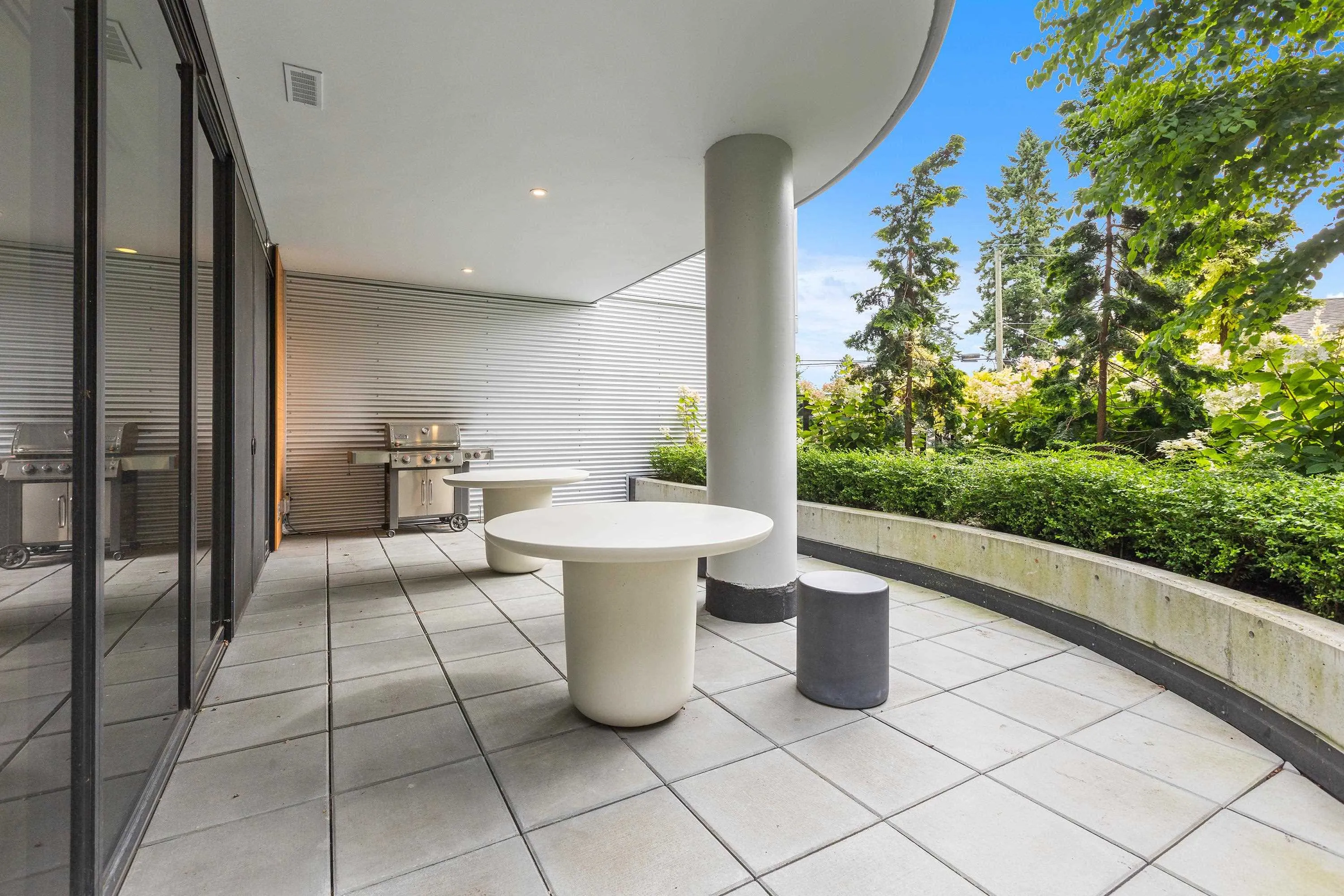 602 14825 Thrift Avenue