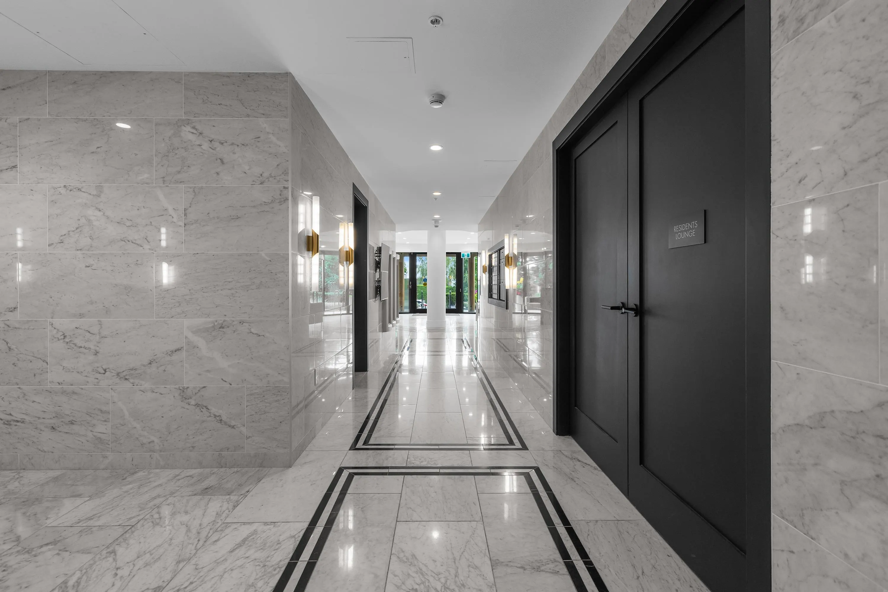 602 14825 Thrift Avenue